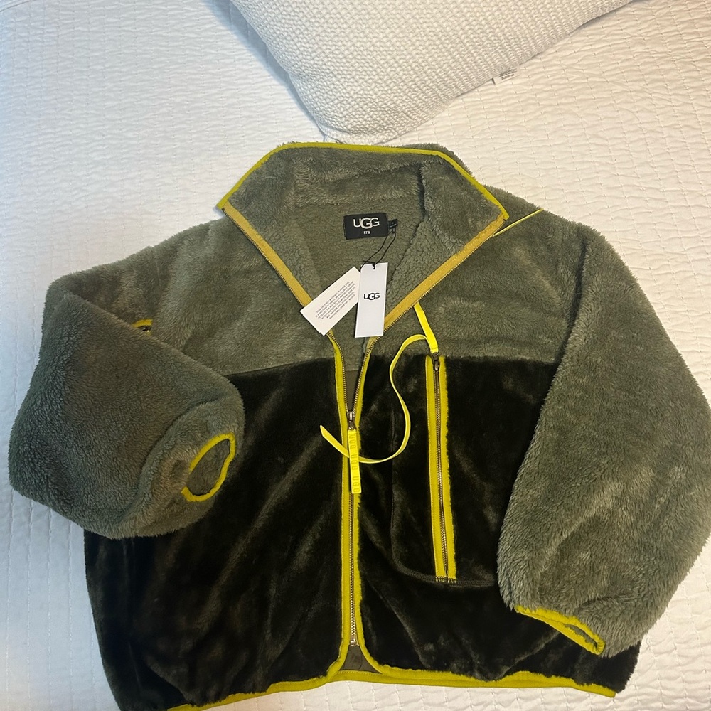 UGG Marlene II UGGfluff Jacket for Women New with Tags 🏷️ size Small